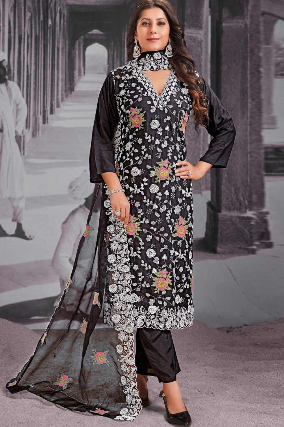 Delicate Thread Work Embroidery Suit, Kurta Pant Set
